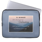 Personalisieren Sie die Glückwunsch der Ordination Laptopschutzhülle (Vorderseite)