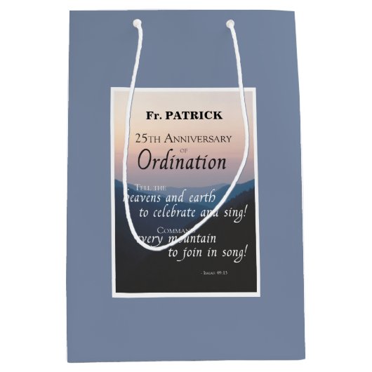 Personalisieren Sie die Glückwunsch der Ordination Mittlere Geschenktüte (Vorderseite)