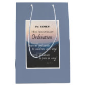 Personalisieren Sie die Glückwunsch der Ordination Mittlere Geschenktüte (Vorderseite)