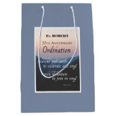 Personalisieren Sie die Glückwunsch der Ordination Mittlere Geschenktüte (Vorderseite)
