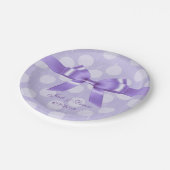 Personalisieren Sie diese Lila und weiße Polka-Dot Pappteller (Schrägansicht)