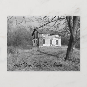 Personalisieren Sie dieses verlassene Haus im Wald Postkarte