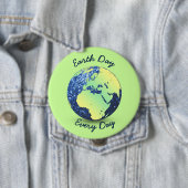 Personalisieren Sie Earth Day Blue Glitzern Globe Button (Beispiel)