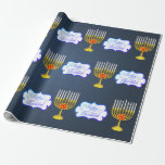 Personalisieren Sie GLÜCKLICHES HANUKKAH * Blau *  Geschenkpapier<br><div class="desc">HAPPY HANUKKAH Holiday Stil Wrapping Paper mit Chanukah Symbol - Gold Menorah und "Happy Hanukkah" Text. PERSONALISIERTE CUSTOM Geschenkwrap! Das Urlaubspapier ist perfekt zum Feiern während der Saison. . Einzigartiges Hanukkah Packpapier für Ihre Geschenke! Kann mit Ihrem Text, Ihrem Lieblingsbild oder Ihrer Erinnerung personalisiert sein. Lächeln Sie auf Ihre nahen...</div>