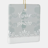 Personalisieren Sie hellblaue weiße Wirbel Hochzei Keramikornament (Rechts)