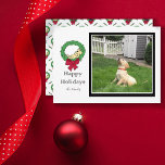 Personalisieren Sie Labrador Welpenhintergrund mit Feiertagskarte<br><div class="desc">Dies ist eine vereinfachte Version der Labrador Puppy Foto Flat Holiday Card. Ersetzen Sie das Foto durch Ihr eigenes, das Sie mit Ihren Freunden und Ihrer Familie teilen gewollt haben und unterschreiben Sie Ihren Namen unter der Nachricht "Happy Holidays". Diese Version hat die gleiche niedliche, schläfrige, gelbe Labrador Welpe, aber...</div>