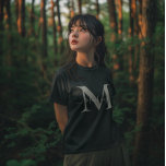 Personalisieren Sie Monogramm Initialname Frauendu T-Shirt<br><div class="desc">Personalisieren Sie diese Monogramm Initial Name Women's Dark T - Shirt. Bearbeiten Sie es,  um eine Hintergrundfarbe hinzuzufügen,  den Schriftart oder die Farbe des Textes zu ändern oder ein Foto oder ein Kunstwerk hinzuzufügen. Sandy unter admin@giftsyoutreasure.com kontaktieren</div>