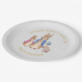 Personalisieren Sie Peter das Kaninchen glückliche Pappteller (Schrägansicht)