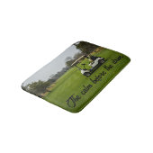 Personalisieren Sie Ruhe vor dem Golfspiel Badematte (Schrägansicht)