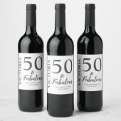 Personalisiert "50 & Fabulous" Grau Moderner Text Weinetikett (Flaschen)