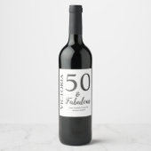 Personalisiert "50 & Fabulous" Grau Moderner Text Weinetikett (Vorderseite)
