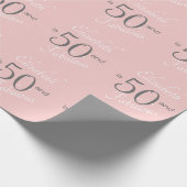 Personalisiert 50 und fabelhaftes Pink 50. Geburts Geschenkpapier (Ecke)