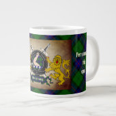 Personalisiert Armstrong Clan Abzeichen & Tartan Jumbo-Tasse (Vorderseite Rechts)