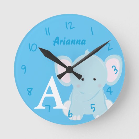 Personalisiert Baby Pastel Blue Elephant Round Clo Runde Wanduhr (Vorderseite)