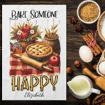 Personalisiert Bake Jemand glücklich Geschirrtuch<br><div class="desc">Mit unserem personalisierten Küchentuch fügen Sie Ihrer Küche einen Hauch von Charme hinzu! Mit einem reizvollen Design aus Kuchen, Honig, rollendem Button und Äpfeln ist es perfekt für Backliebhaber. Die trendige "Bake Someone Happy" Nachricht in einem modernen Schriftart macht es zu einer lustigen und praktischen Ergänzung Ihrer Küche. Ideal für...</div>