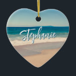 Personalisiert Beach Foto Blue Landschaftlich<br><div class="desc">Ein schönes Vintages Foto eines Strandes in Kalifornien,  herzergeformte Keramik Weihnachtsschmuck. Passen Sie Ihren Namen an,  um Ihr eigenes personalisiertes Geschenk zu kreieren. Für kürzere Namen gibt es viel Platz,  um den Schriftart zu vergrößern. Es gibt viele schöne,  moderne Kalligraphie-Schriftzeichen zur Auswahl.</div>