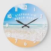 Personalisiert Beach House Tropical Beach Szene Große Wanduhr (Vorderseite)