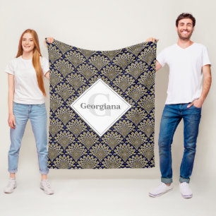 Personalisiert beobachten wir Sie beim Navy & Gold Fleecedecke