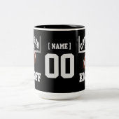 Personalisiert bis Kickoff Football Spaß zusammeng Zweifarbige Tasse (Mittel)