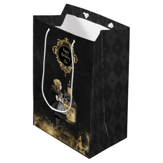Personalisiert Black and Gold Alice trinken mich Mittlere Geschenktüte (Vorderseite Schrägansicht)
