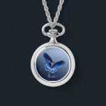 Personalisiert Blue Butterfly Necklace Watch Armbanduhr<br><div class="desc">Fügen Sie einen Namen,  ein Datum,  einen Schriftzug oder ein Zitat hinzu,  das Sie glücklich macht mit dieser eleganten blauen Schmetterlingskette-Uhr.</div>