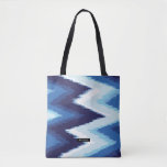 Personalisiert Blue Ikat Zickzack Muster Bridesmai Tasche<br><div class="desc">Chic stylish ikat-Stamm Zickzack Muster-Design in Blau-Weiß-Tönen mit personalisiertem Namen,  große personalisierte Brautjunggeschenke</div>