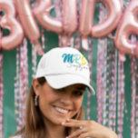 Personalisiert Bride Mrs. Wedding Truckerkappe<br><div class="desc">Dieses Design kann in dem Bereich personalisiert werden, der durch das Ändern des Fotos und/oder Textes zur Verfügung gestellt wird. Sie können auch angepasst werden, indem Sie auf Vorlage personalisieren klicken und dann auf die Schaltfläche klicken, um weitere Optionen anzupassen, um die Hintergrundfarbe zu löschen oder zu ändern, Text hinzuzufügen,...</div>