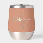 Personalisiert Bridesmaid Rustic Boho Wildblumen<br><div class="desc">Dieser wunderschöne Kupfer-farbene Schuster hat einen Script-Schriftart für das Wort Bridesmaid in Creme auf der Vorderseite mit zartem Aquarellfarben-Wildblume-Akzent dahinter. Der Name der Bridesmaid befindet sich auf der Rückseite mit Sagebrush-Akzenten unten und fügt eine Touch Elegance hinzu, um dieses rustikale Gefühl zu erhöhen! Personalisieren Sie Ihre Daten mit der benutzerfreundlichen...</div>