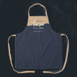 Personalisiert Challah ist Liebe, die essbar gemac Schürze<br><div class="desc">Challah ist Liebe, die essbar gemacht wurde. NAVY & TAN. Sauberes, modernes Skriptdesign. Ihre hausgemachte Challah ist ein rahmenwürdiges Kunstwerk, unterschreibt ihr Meisterwerk mit einem blüh mit dieser dezenten, klassischen ALL-OVER PRINT SCHÜRZE. Koordiniert mit unserem passenden Challah Teig Cover, den Sie hier finden können: https://www.zazzle.com/collections/coordinated_apron_sets-119984004460509285 ÜBER UNSERE CHALLAH DOUGH COVERS:...</div>