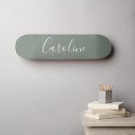 Personalisiert Chic Calligrafy Name Sage Green Skateboard<br><div class="desc">Minimalistische Skripttypografie Name in der Sage Green Skateboard</div>