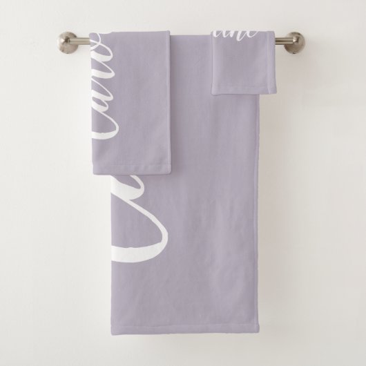Personalisiert Chic Calligraphy Name Dusty Lilac Badhandtuch Set (Insitu)