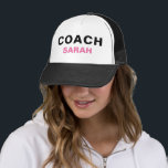 Personalisiert Coach Pink Schwarz Fett Texthülse H Truckerkappe<br><div class="desc">Sicherheitshülse mit rosa und schwarzem,  fett formatierten Text. Ideal für viele Sportarten wie Gymnastik,  Tennis,  Netball,  Schwimmen,  Fußball,  Eishockey,  Fußball,  Tischtennis,  Volleyball,  Basketball,  Hockey,  Gymnastik,  Baseball,  Wrestling,  Volleyball und Softball.</div>