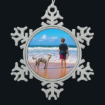 Personalisiert Custom Ihr Foto Weihnachtsschmuck Schneeflocken Zinn-Ornament<br><div class="desc">Individuelle Weihnachtsschmuck - Ihr eigenes Design mit Begleiter - Personalisierte Familie / Freunde oder Persönliches Geschenk - Fügen Sie Ihr Foto / oder Text - Umgestalten und verschieben oder entfernen und fügen Sie Elemente / Text mit Anpassungs-Tool ! Wählen Sie / fügen Sie Ihren Lieblings-Schriftart / Farbe / Größe! Sie...</div>