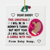 Personalisiert Daddy To Be from Bump Christmas 202 Keramikornament (Rückseite)