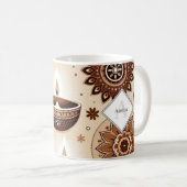 Personalisiert Diwali Diyas & Rangoli Gold & Bronz Kaffeetasse (VorderseiteRechts)