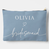 Personalisiert Dusty Blue Scripted Bridesmaid Gift Zubehörtasche (Rückseite)