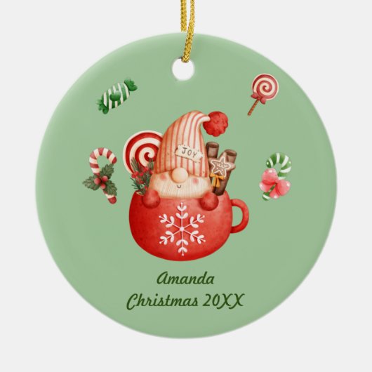 Personalisiert Einen Namen als Weihnachtsgnom in e Keramik Ornament (Vorne)