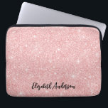 Personalisiert Eleganter rosa Glitzer Laptopschutzhülle<br><div class="desc">Dieses personalisierte Notebook-Gehäuse hat Ihren Namen in schwarzem Text auf einem schönen rosa Glitzer Hintergrund. Passen Sie den Laptop-Gehäuse mit dem Namen Ihrer Wahl an, damit sich jemand ganz besonders fühlt. Macht ein lustiges Geschenk zum Geburtstag oder zu Weihnachten und perfekt für den Rücken in die Schule. Entworfen für Sie...</div>