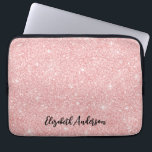 Personalisiert Eleganter rosa Glitzer Laptopschutzhülle<br><div class="desc">Dieses personalisierte Notebook-Gehäuse hat Ihren Namen in schwarzem Text auf einem schönen rosa Glitzer Hintergrund. Passen Sie den Laptop-Gehäuse mit dem Namen Ihrer Wahl an, damit sich jemand ganz besonders fühlt. Macht ein lustiges Geschenk zum Geburtstag oder zu Weihnachten und perfekt für den Rücken in die Schule. Entworfen für Sie...</div>