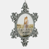 personalisiert Erste Weihnachten Verheiratet als M Schneeflocken Zinn-Ornament (Links)