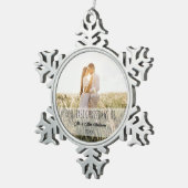 personalisiert Erste Weihnachten Verheiratet als M Schneeflocken Zinn-Ornament (Rechts)