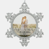 personalisiert Erste Weihnachten Verheiratet als M Schneeflocken Zinn-Ornament (Vorderseite)