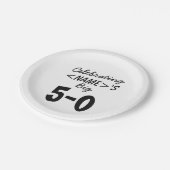 Personalisiert feiern wir den 5-0 50. Geburtstag Pappteller (Schrägansicht)