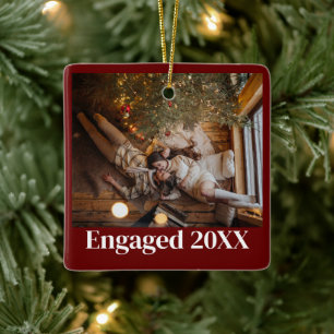 Personalisiert First Christmas Verlobt Couple Red Keramikornament
