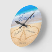 Personalisiert Forever | Herz in Sandhochzeit Runde Wanduhr (Winkel)