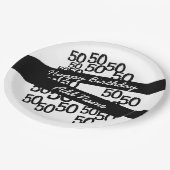Personalisiert Funky Schwarz-weiß 50. Geburtstag Pappteller (Schrägansicht)