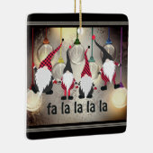 Personalisiert Funny Christmas Gnomes fa la la la Keramikornament (Rechts)