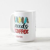 Personalisiert Funny Mama braucht Kaffee-Tasse Kaffeetasse (Vorderseite Links)