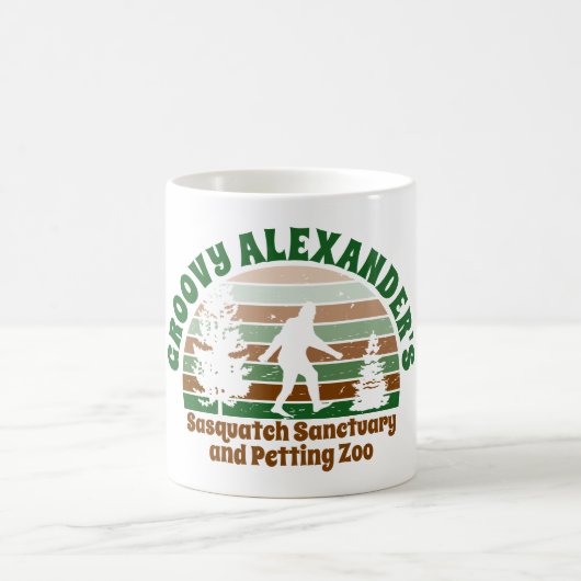 Personalisiert Funny Sasquatch Sanctuary Kaffeetasse (Mittel)