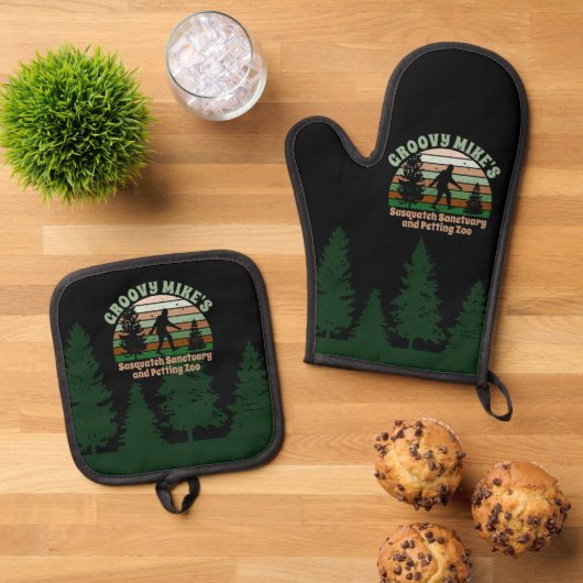 Personalisiert Funny Sasquatch Sanctuary Ofenhandschuh & Topflappen-Set (Oben Unten)